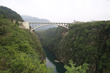 峡谷大桥