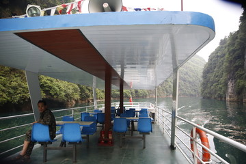 峡谷游船