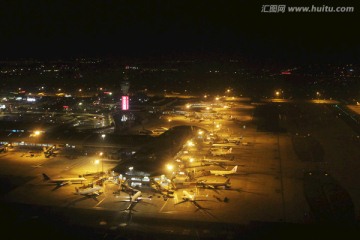 北京首都机场二号航站楼夜景