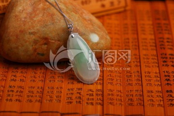 翡翠吊坠图片