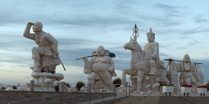 巨型西游记人物雕塑