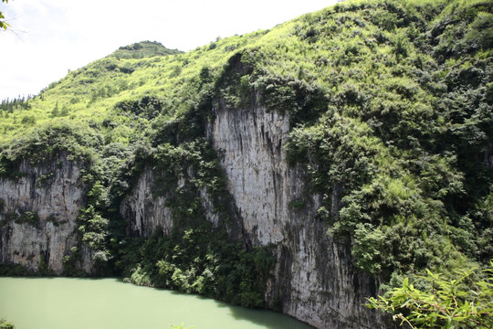 峡谷峭壁