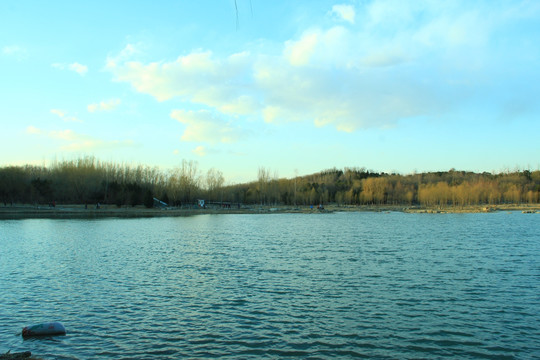 人工湖