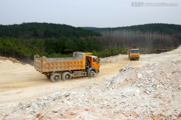 禁区公路施工