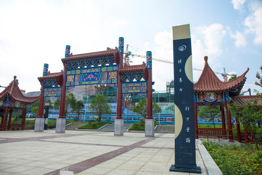 广场大门