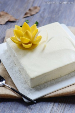 奶油生日蛋糕