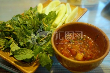 傣族野菜 生吃蔬菜和喃咪