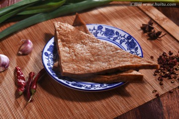 卤三角豆腐干
