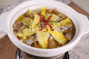浓汤豆皮煲