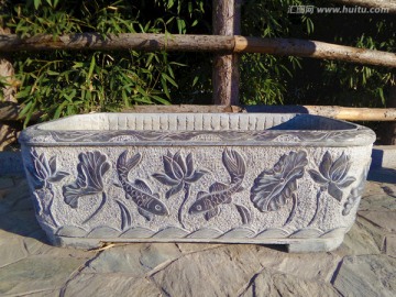 石槽 石刻 鲤鱼戏莲图
