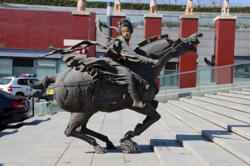 马球雕塑