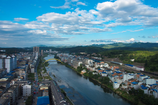 岑巩河边