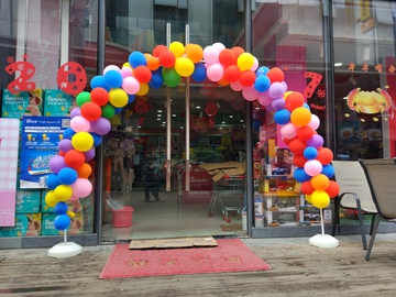 彩虹气球拱门
