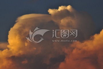 夕阳蘑菇云