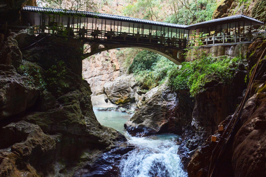 溶洞 峡谷 自然风景