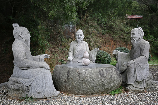 建安三神医雕像