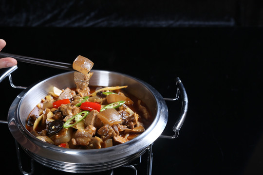 带皮牛肉煲