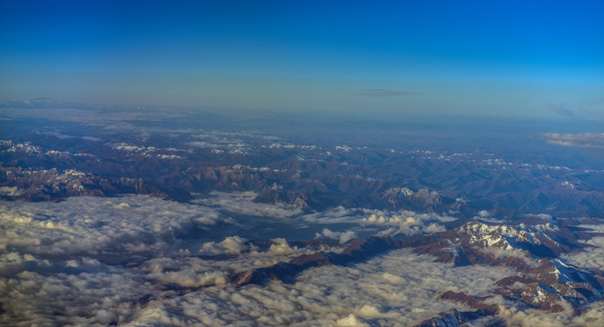 航拍天山