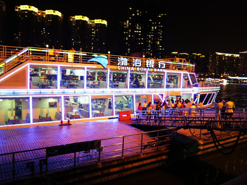 珠江游船码头夜晚