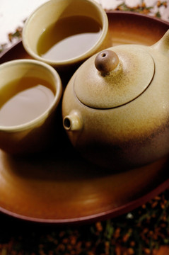 静物茶壶和茶杯托盘