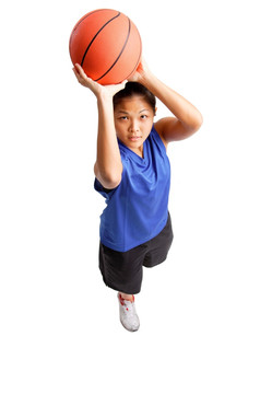 年轻女子与篮球