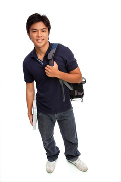 年轻人拿书和背包