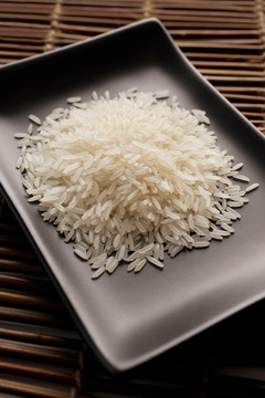 生米在正方形的菜粒