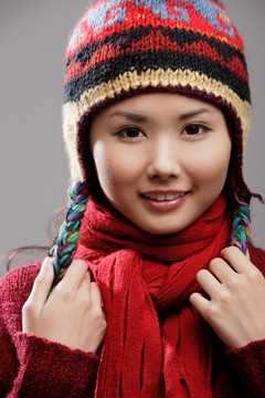 中国女人头戴针织帽