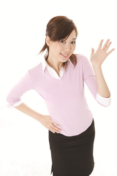 微笑着做手势的商务女人