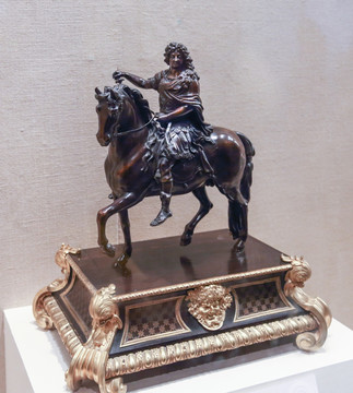 路易十四骑马青铜像