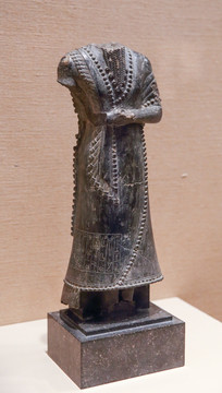 古地亚王子石雕像 献给巴乌女神