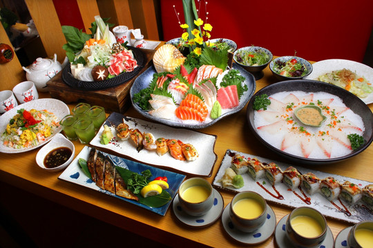 日本料理大餐 一大桌日本美食