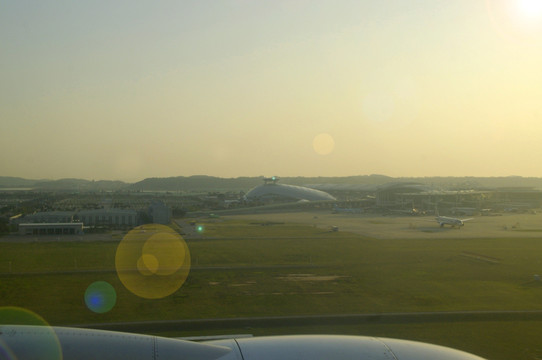 飞临韩国仁川机场 航站楼夕照