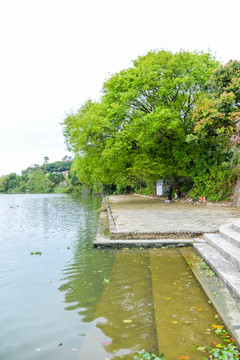 湖水河流