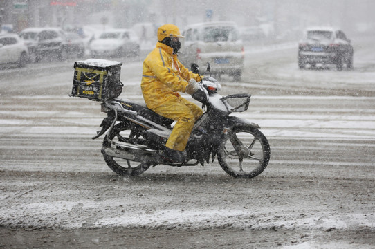 雪中骑行