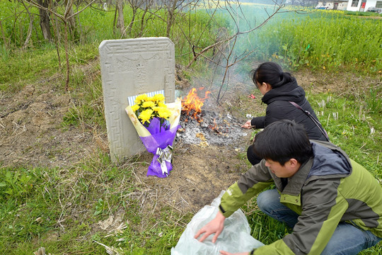 清明节 扫墓 祭祀 上坟 传统