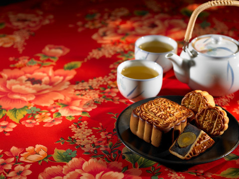 蛋黄月饼和中国茶