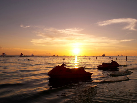 夕阳下的大海