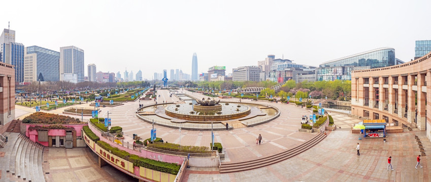 泉城广场全景