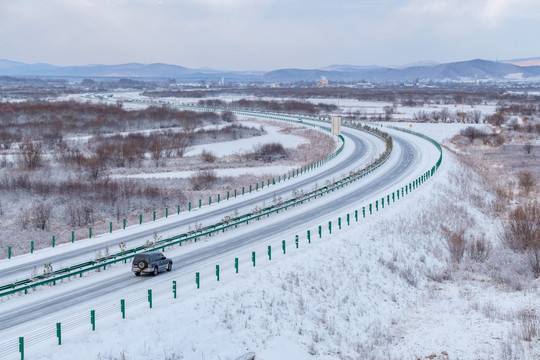 春雪高速公路