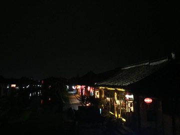 安静的小镇夜景 