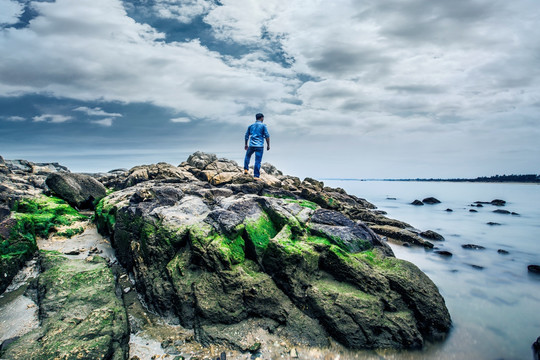 海边 男人背景