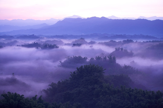 山区雾气