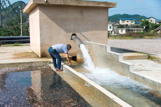 岑巩温泉泉水口