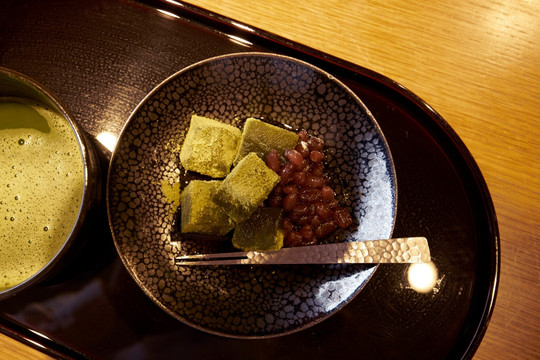 绿茶糕点和红豆