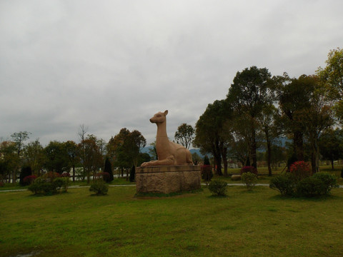 白鹿雕像