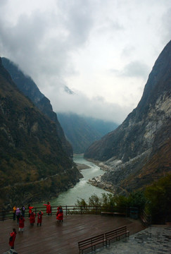 虎跳峡景区 金沙江 大峡谷