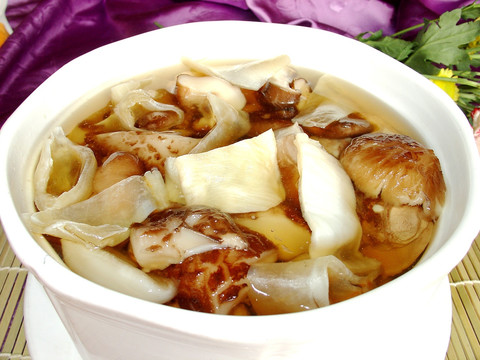 香菇炖鱼筒