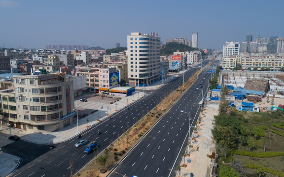 西湖路 沥青路 路面