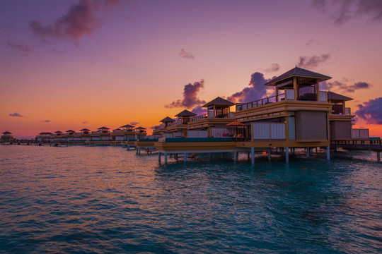 马尔代夫水屋日落景色